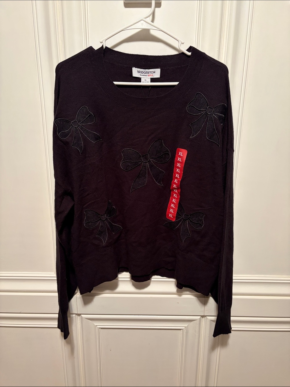 Bridgeton Women’s Black Bow-Accent Crew Neck Sweater